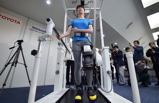 豐田開發(fā)新型機器人腿支架 幫助癱瘓病人再次走路