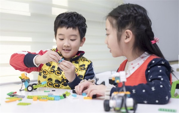 中小學人工智能教育發布會在京召開，2019年五城全面試點！ 