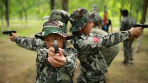 八一建軍節(jié)，有一群小小特種兵將會秘密集結(jié)……